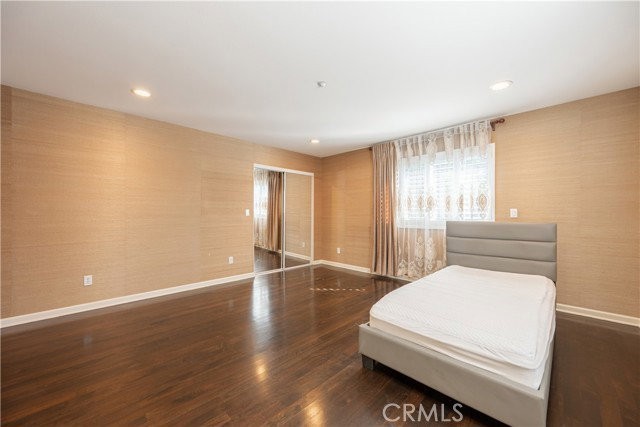 9146 Noble Ave #107 - Photo 5 of 8