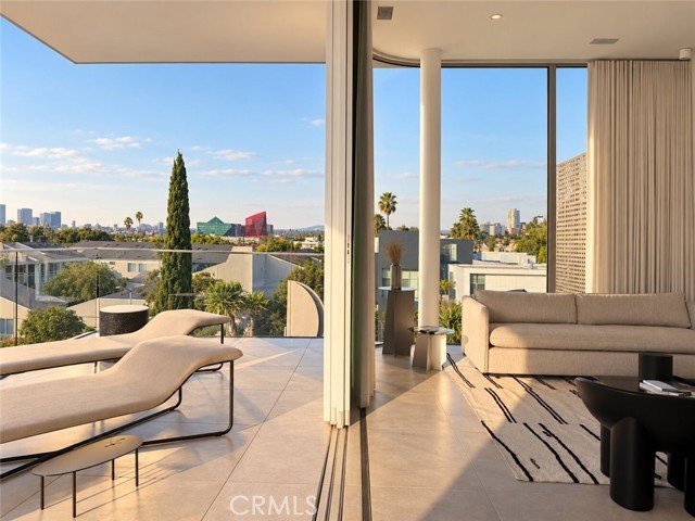 838 N Kings Rd #PH1 - Photo 3 of 8