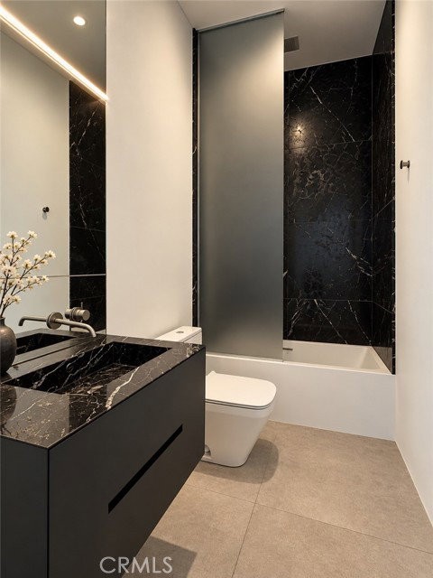 838 N Kings Rd #PH1 - Photo 5 of 8