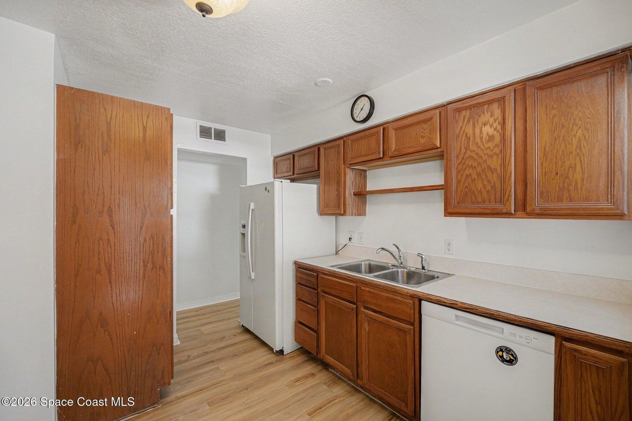 686 Teak Dr - Photo 5 of 27
