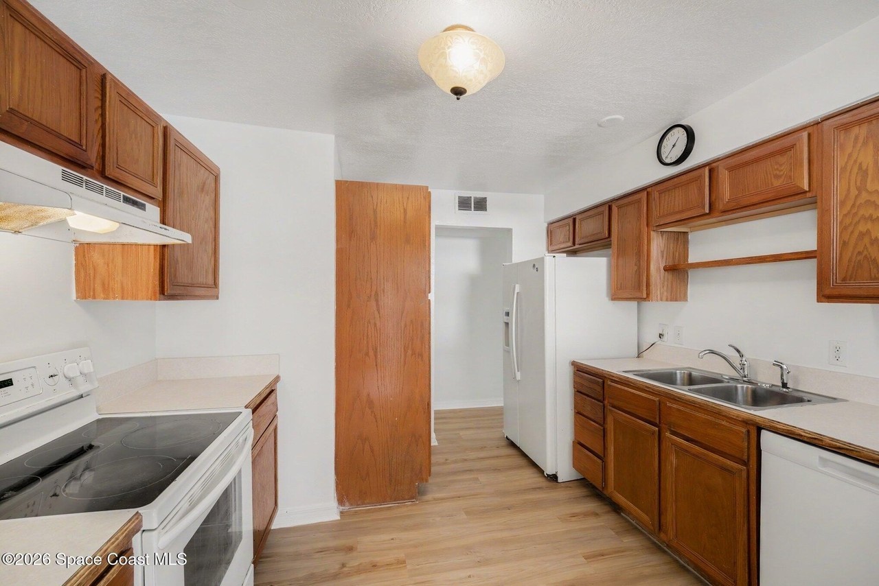 686 Teak Dr - Photo 7 of 27