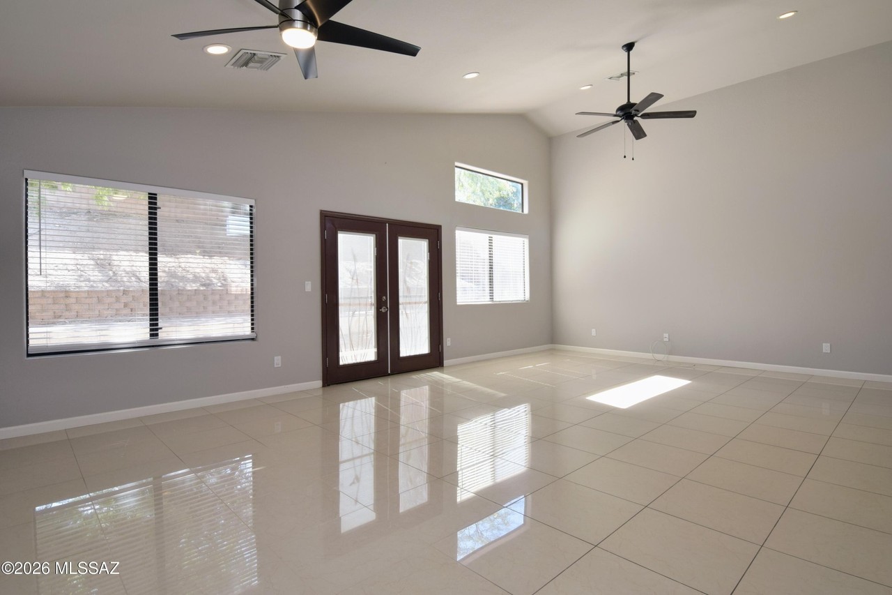 10630 E Channelside Dr - Photo 4 of 27
