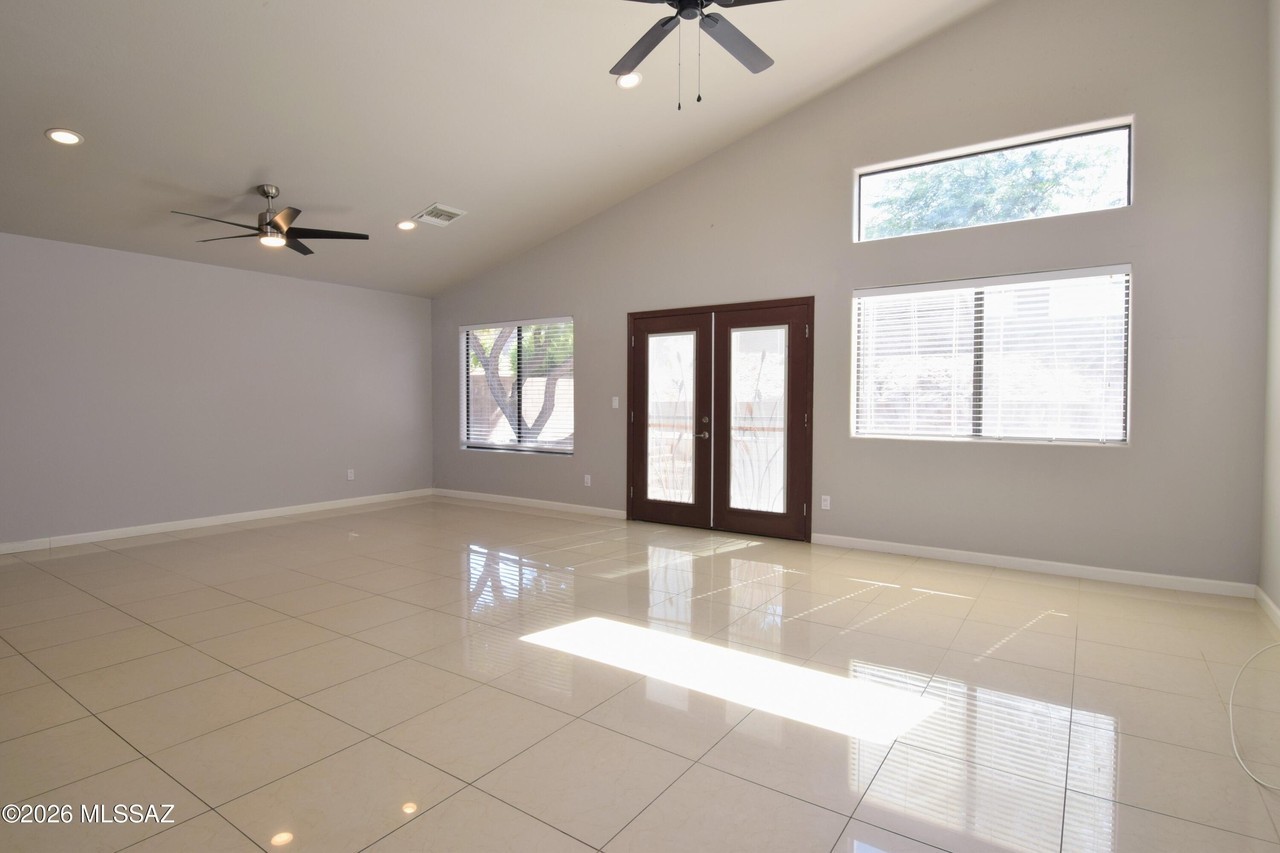 10630 E Channelside Dr - Photo 5 of 27