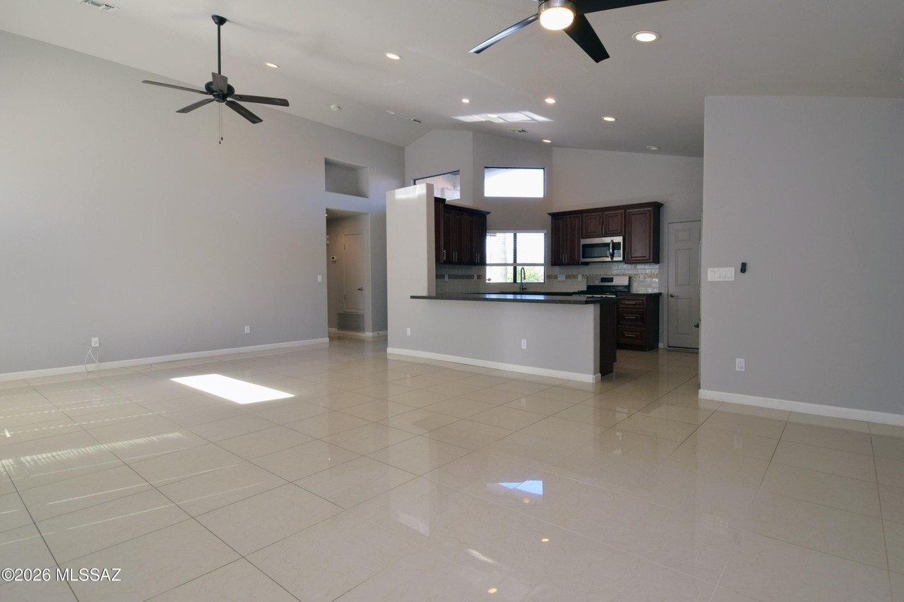 10630 E Channelside Dr - Photo 6 of 27