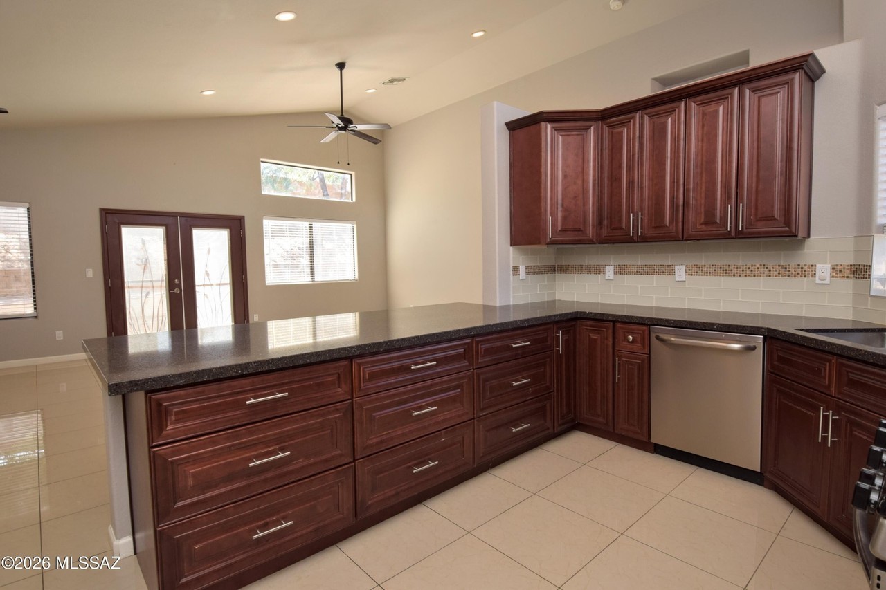 10630 E Channelside Dr - Photo 7 of 27