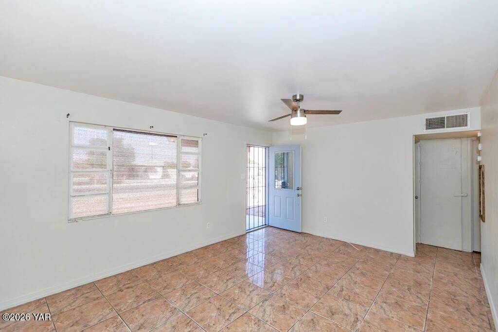 2743 S Mesa Ave - Photo 3 of 23