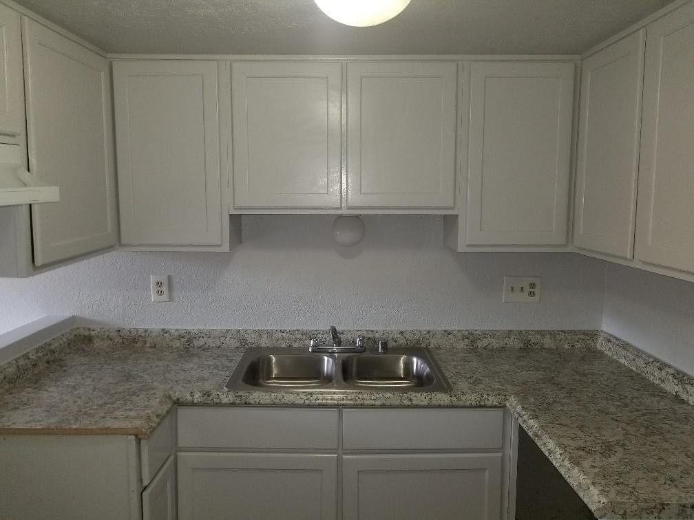 303 Vassar Dr Se #2 - Photo 7 of 26