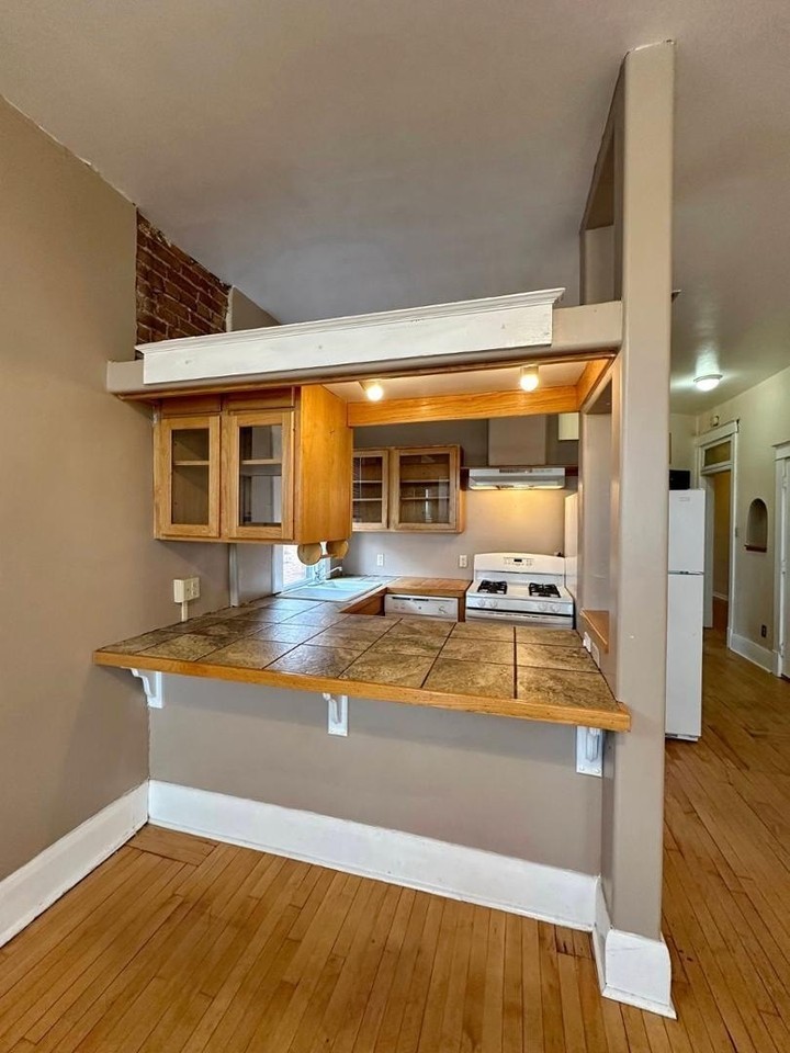 1008 Central Ave Sw #E - Photo 6 of 18
