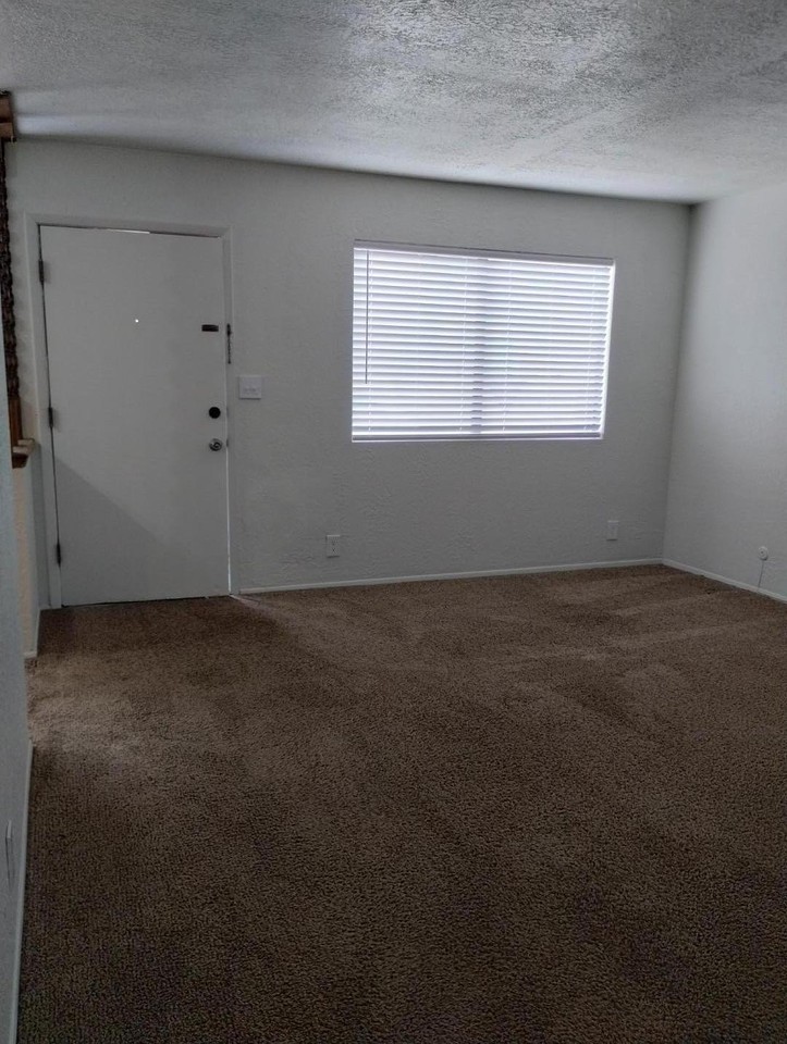 13200 Mountain Rd Ne #C - Photo 2 of 17