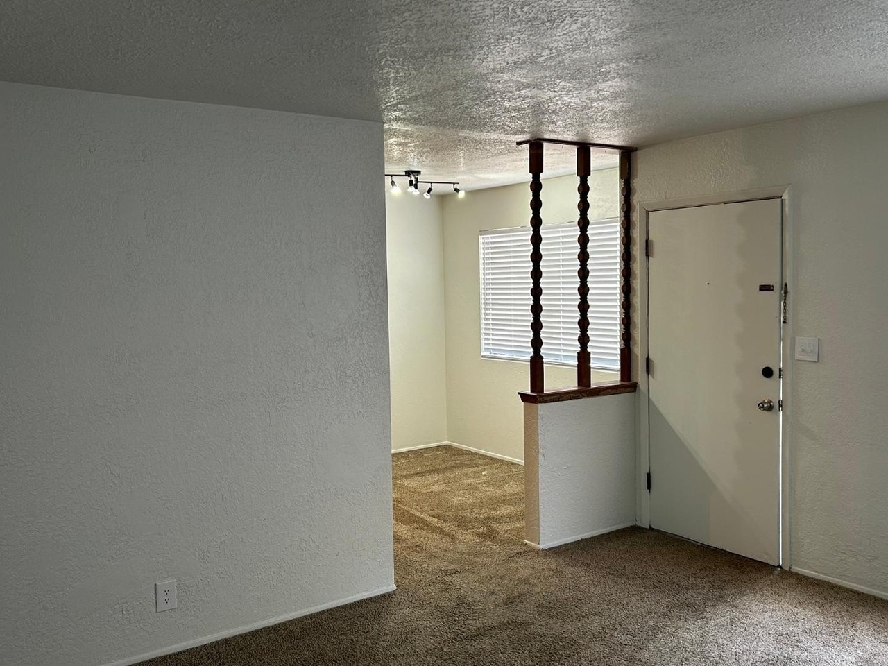 13200 Mountain Rd Ne #C - Photo 3 of 17