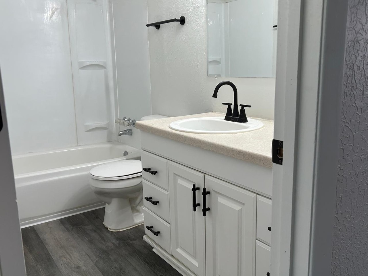 13200 Mountain Rd Ne #C - Photo 5 of 17