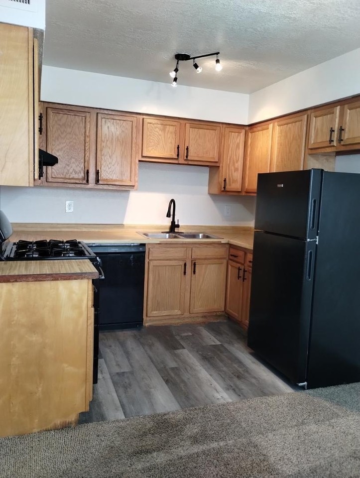 13200 Mountain Rd Ne #C - Photo 7 of 17