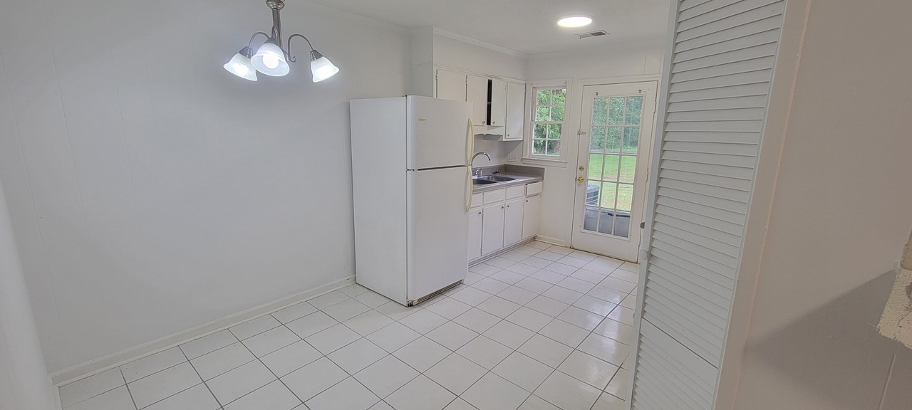 3528 Lynn Ave - Photo 3 of 7