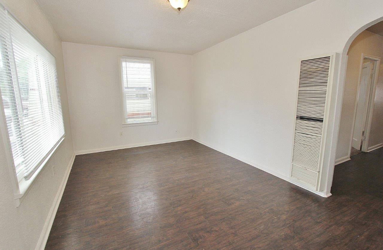 811 8th Ave N - Photo 2 of 17