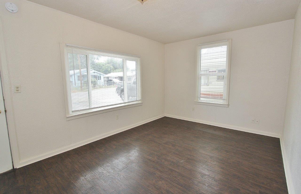 811 8th Ave N - Photo 3 of 17