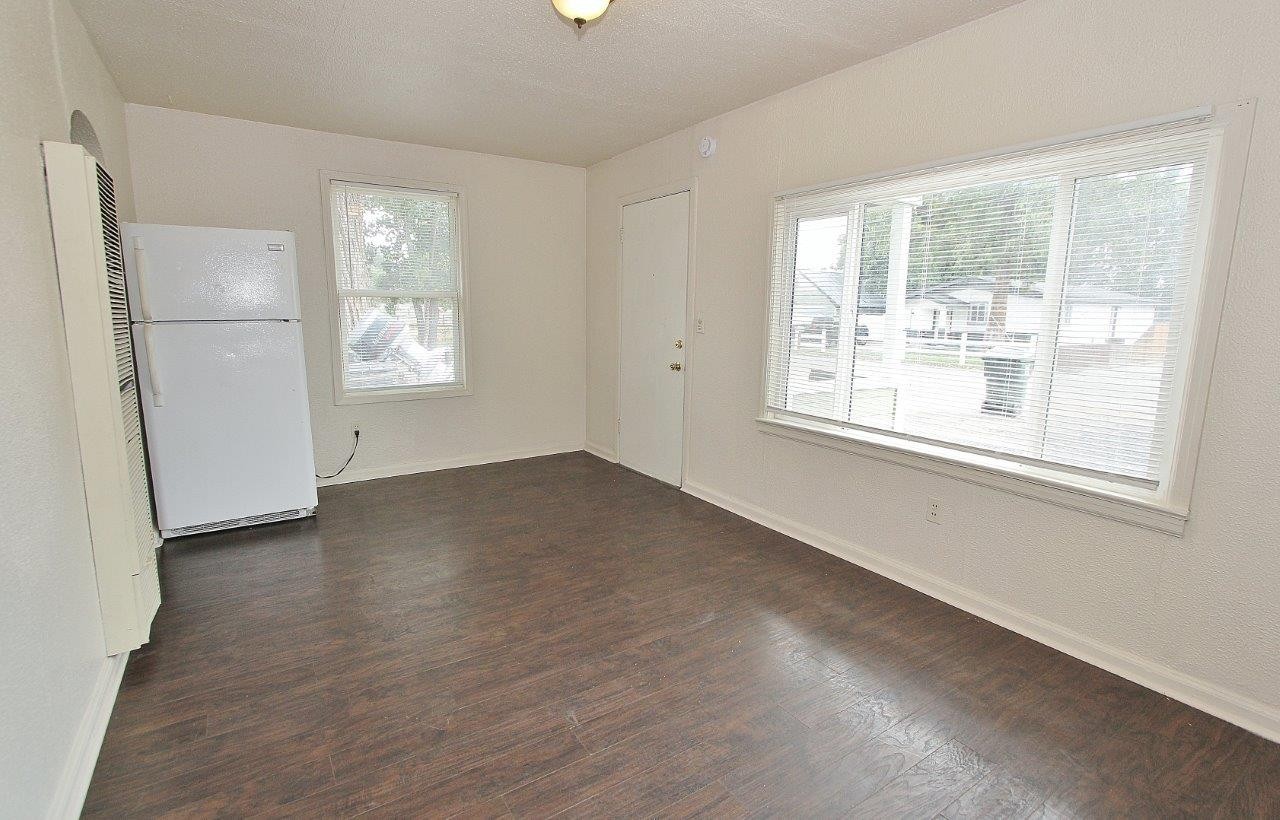 811 8th Ave N - Photo 4 of 17
