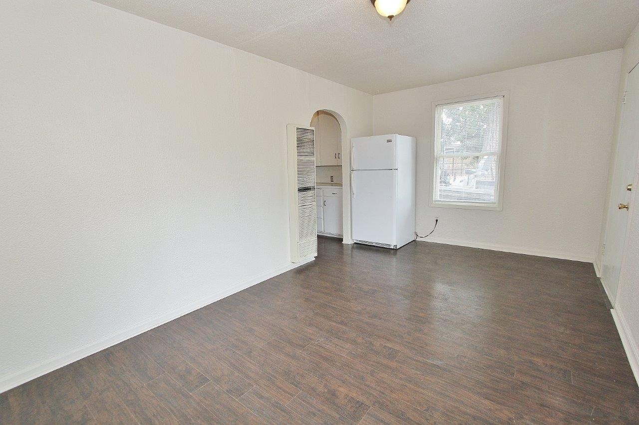 811 8th Ave N - Photo 5 of 17
