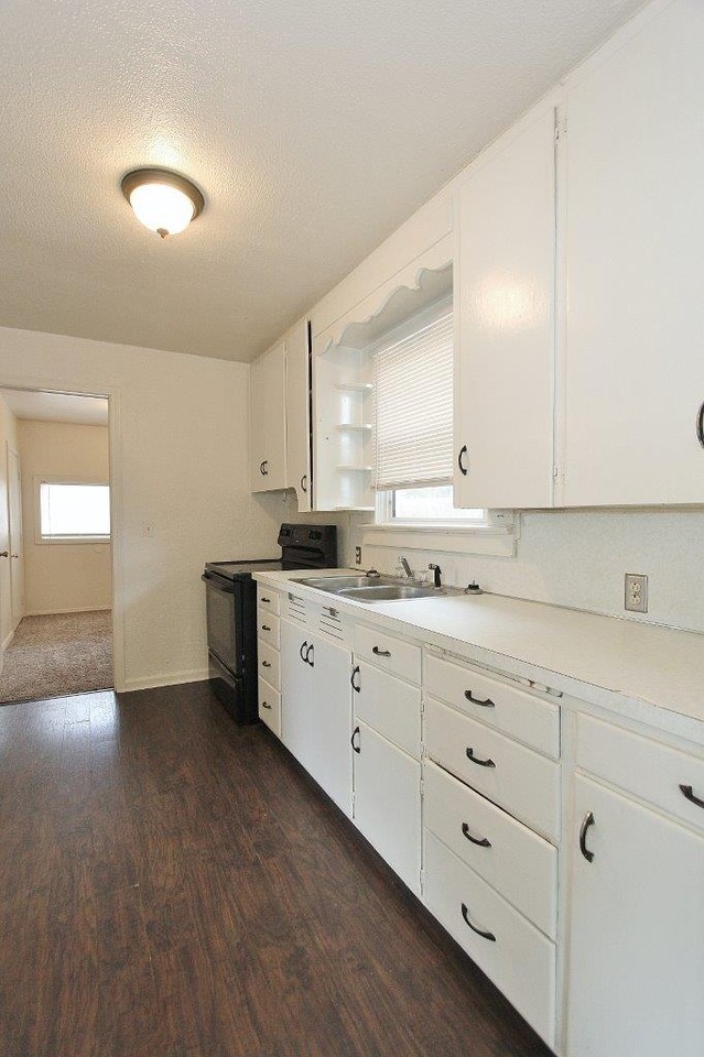 811 8th Ave N - Photo 6 of 17