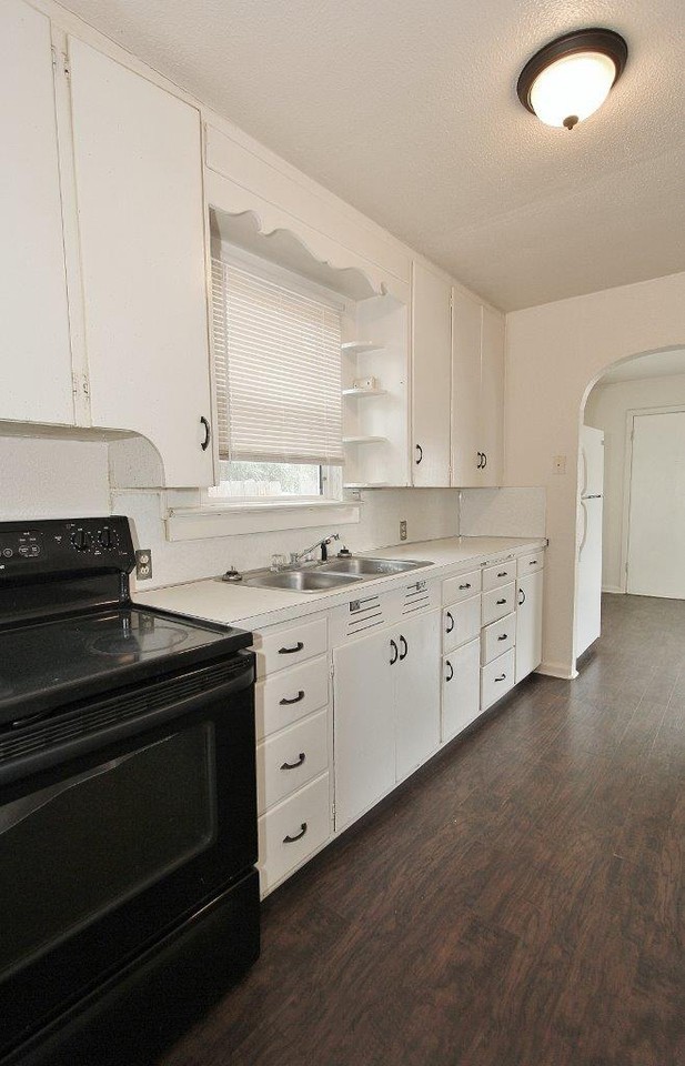 811 8th Ave N - Photo 7 of 17