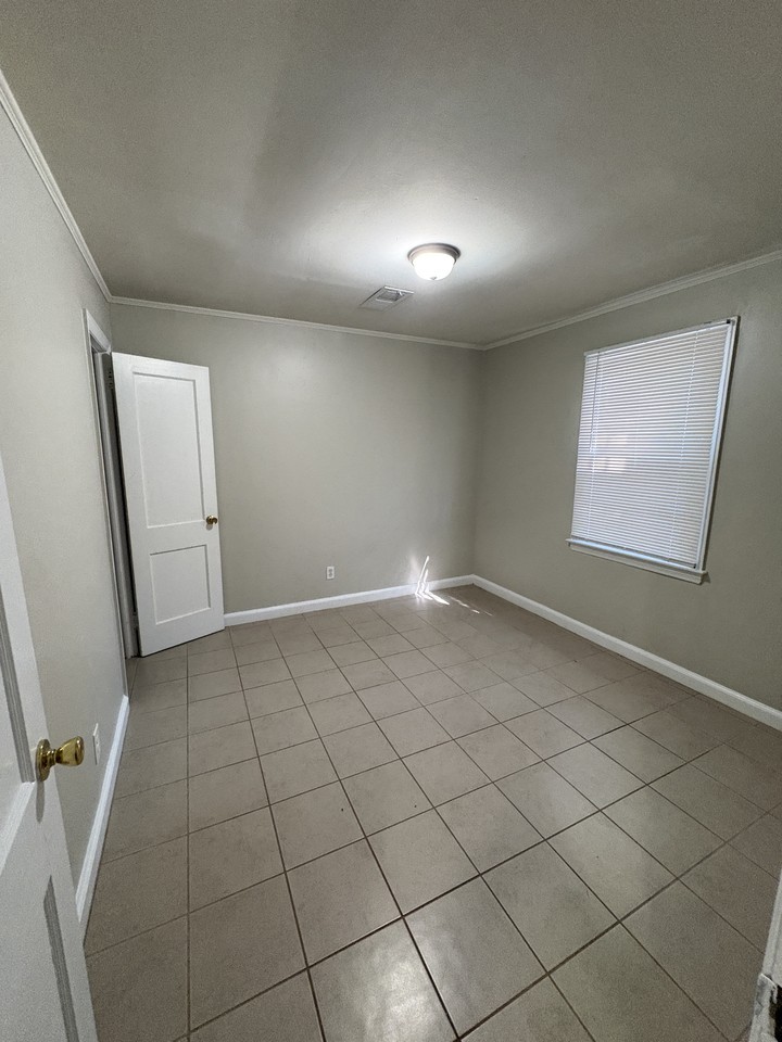 3068 Texas St - Photo 4 of 6