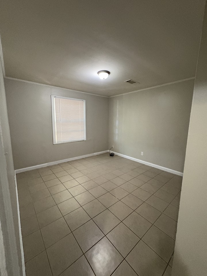 3068 Texas St - Photo 5 of 6