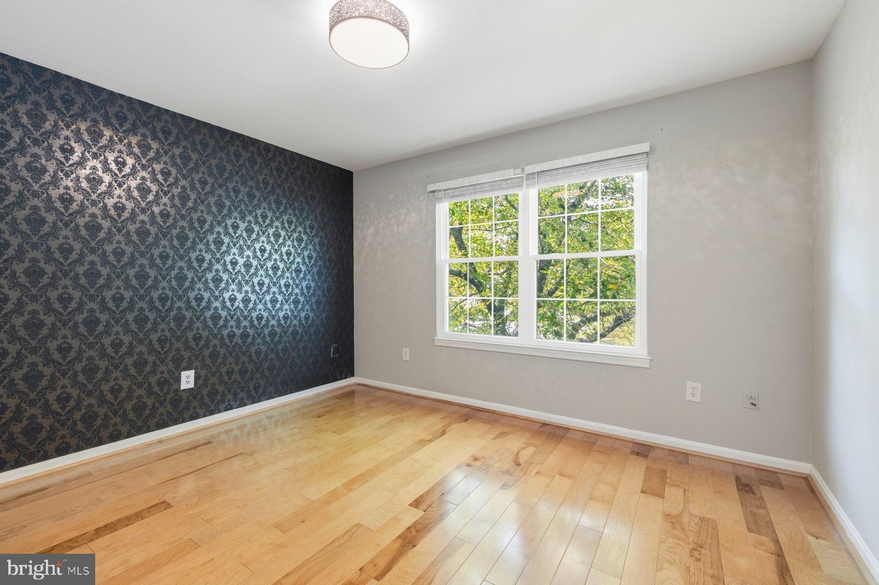 2401 Normandy Square Pl - Photo 4 of 30