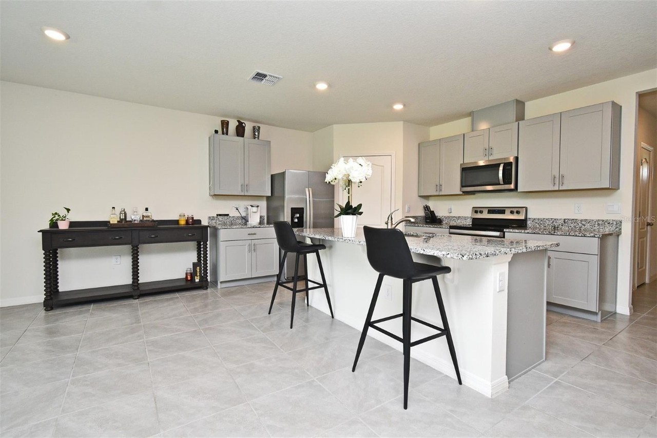 440 Baroness Way - Photo 4 of 49
