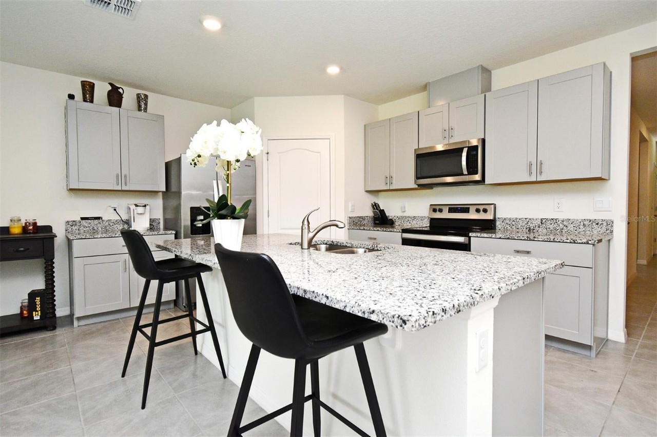 440 Baroness Way - Photo 6 of 49