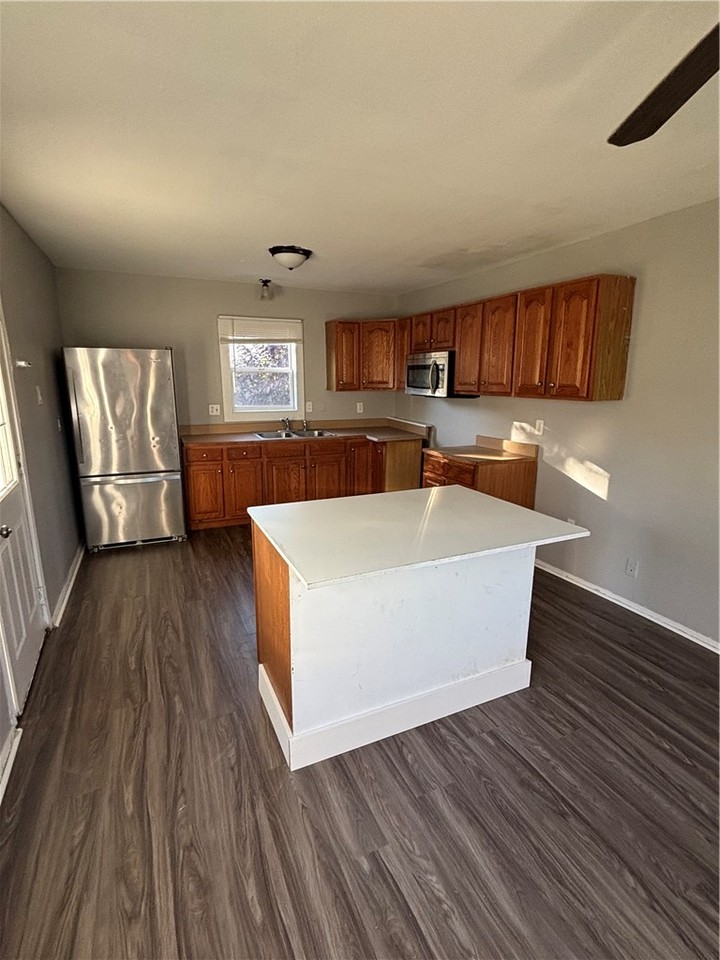1338 Swisher Ave - Photo 3 of 10