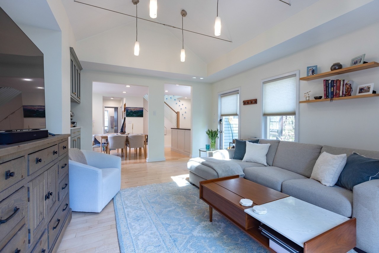 314 Beacon St - Photo 4 of 15