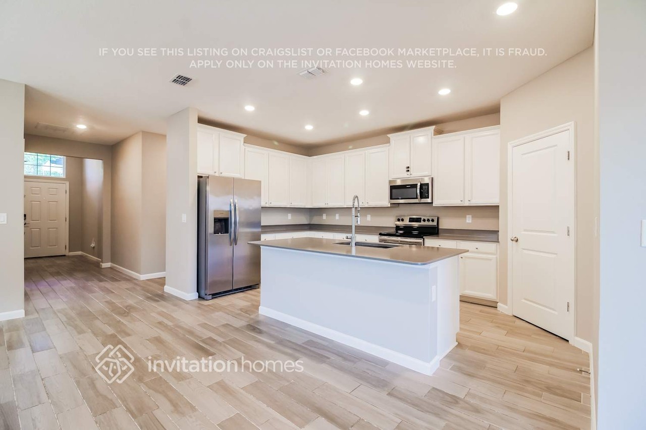 10057 Lemon Grass Ln - Photo 5 of 17