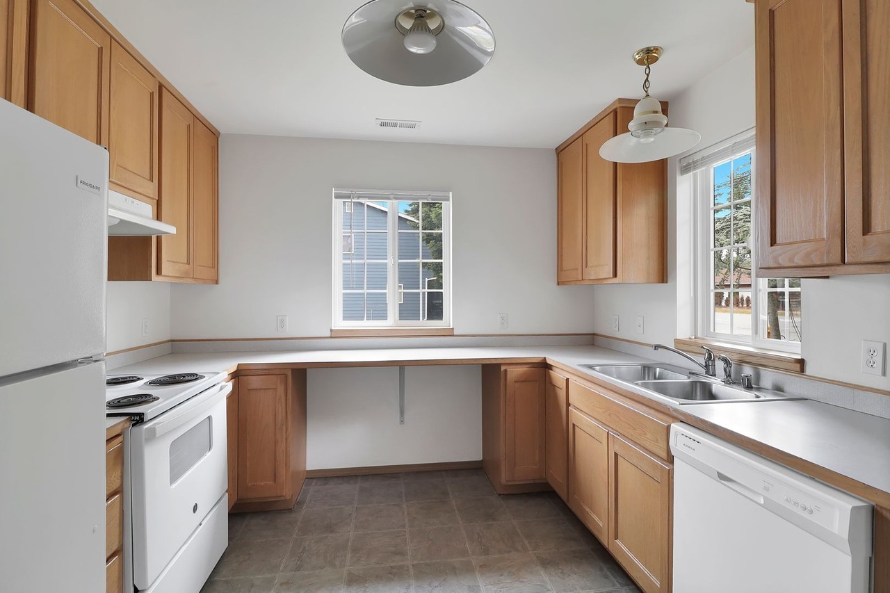676 Nw Paragon Pl #2 - Photo 4 of 13