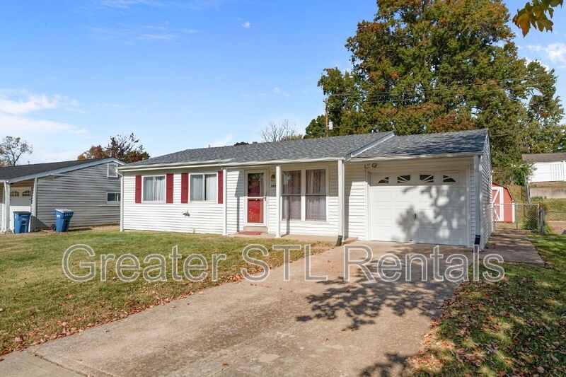 11909 Honey Hill Dr - Photo 2 of 40