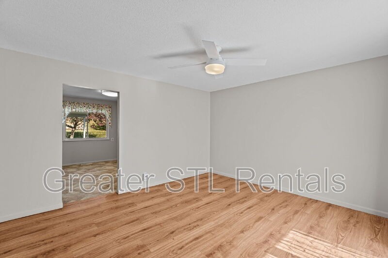 11909 Honey Hill Dr - Photo 4 of 40
