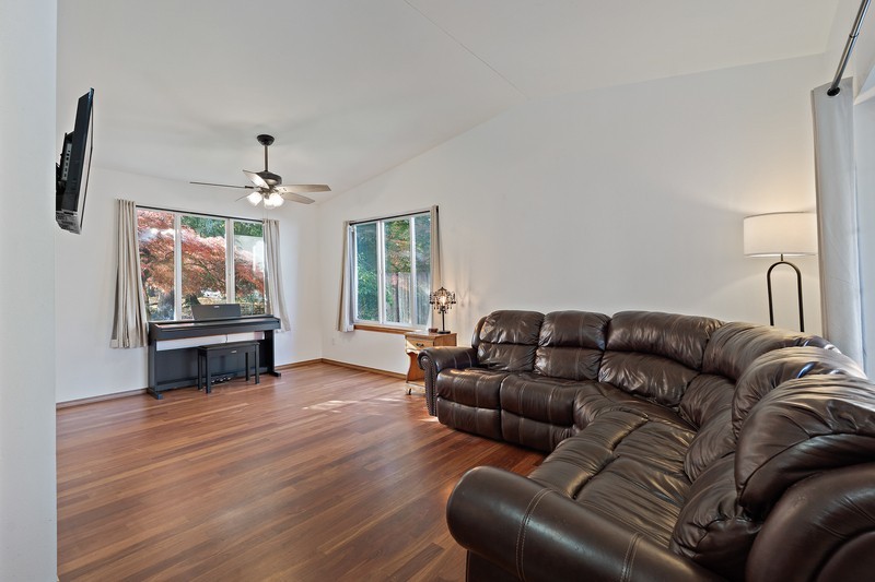17132 Cottonwood Ln Se - Photo 2 of 20