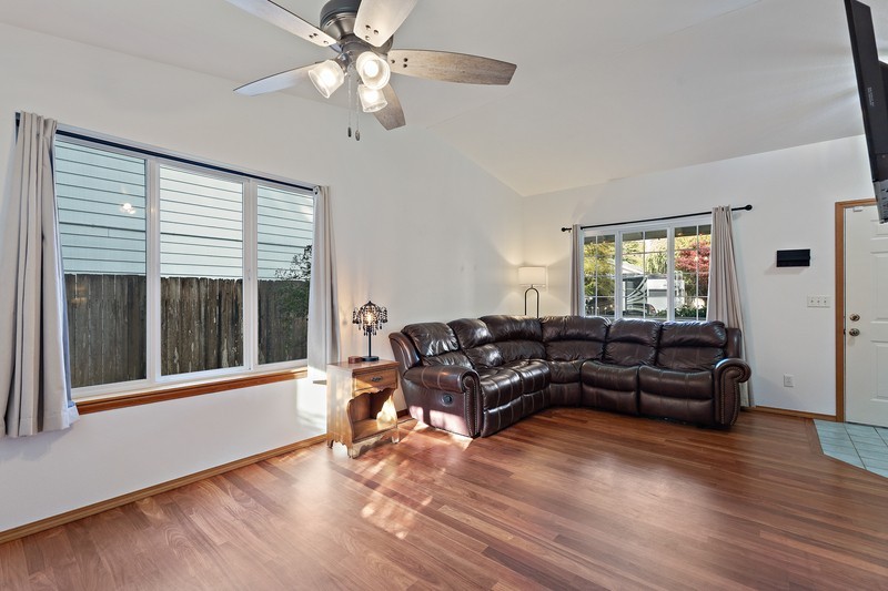 17132 Cottonwood Ln Se - Photo 3 of 20