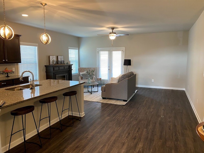 328 Fenrose Dr - Photo 2 of 22
