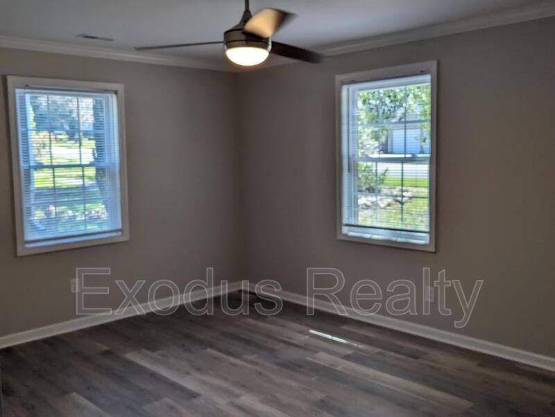 317 Charlotte Ave - Photo 4 of 11