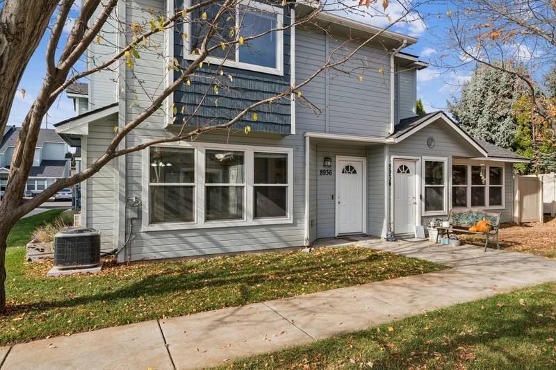 8936 W Candleston Ln - Photo 2 of 30