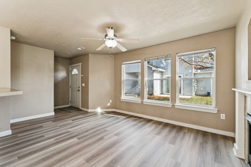 8936 W Candleston Ln - Photo 3 of 30