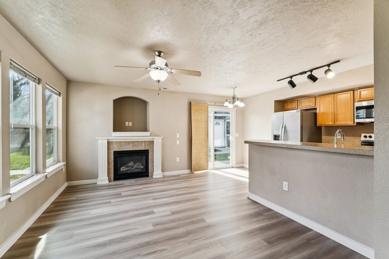 8936 W Candleston Ln - Photo 4 of 30