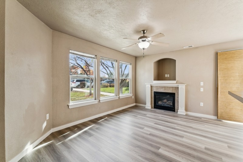 8936 W Candleston Ln - Photo 5 of 30