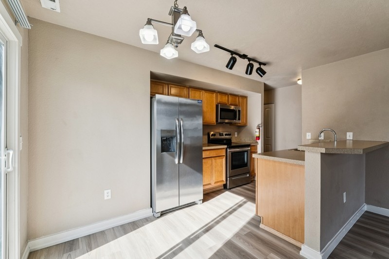 8936 W Candleston Ln - Photo 7 of 30
