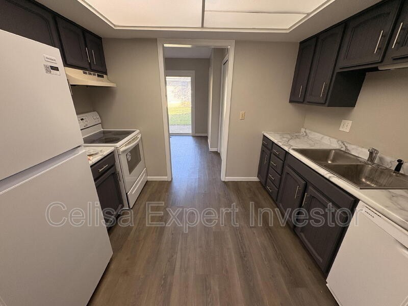 207 Washburn Ave - Photo 3 of 9