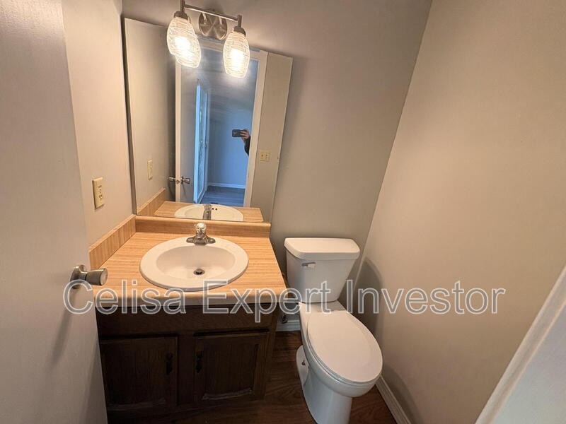 207 Washburn Ave - Photo 5 of 9