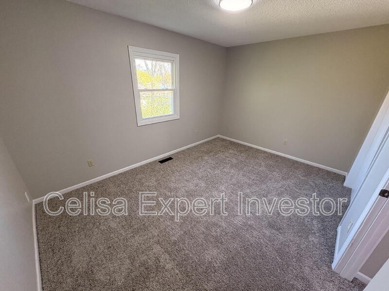 207 Washburn Ave - Photo 7 of 9