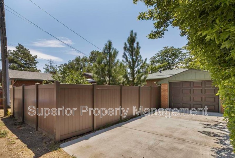410 W 2nd Ave - Photo 4 of 15