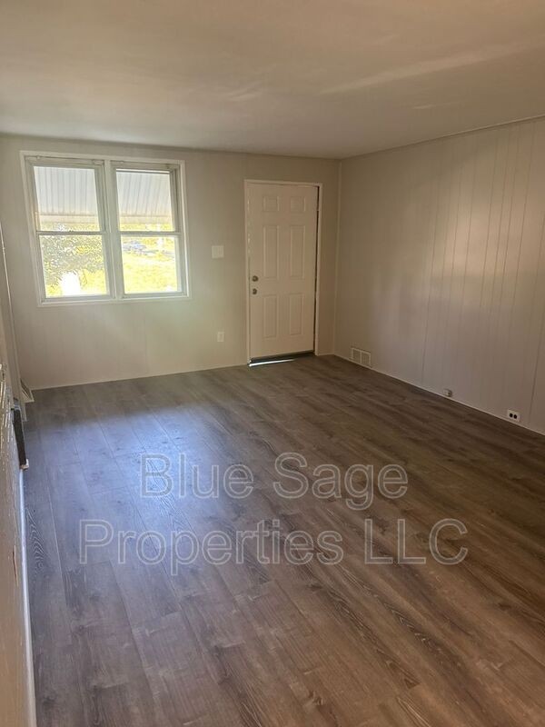 608 Magnolia Ave - Photo 5 of 24