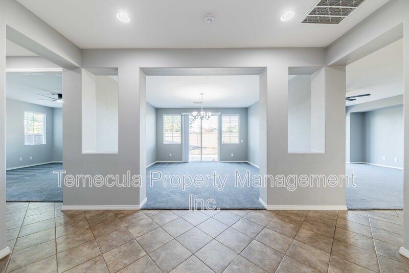 29352 Tremont Dr