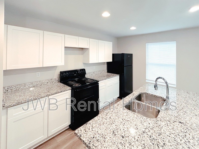 8532 Osteen St - Photo 2 of 23